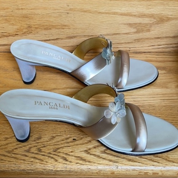 Pancaldi Sandals Gold tone with appliqués NWT - Picture 7 of 8